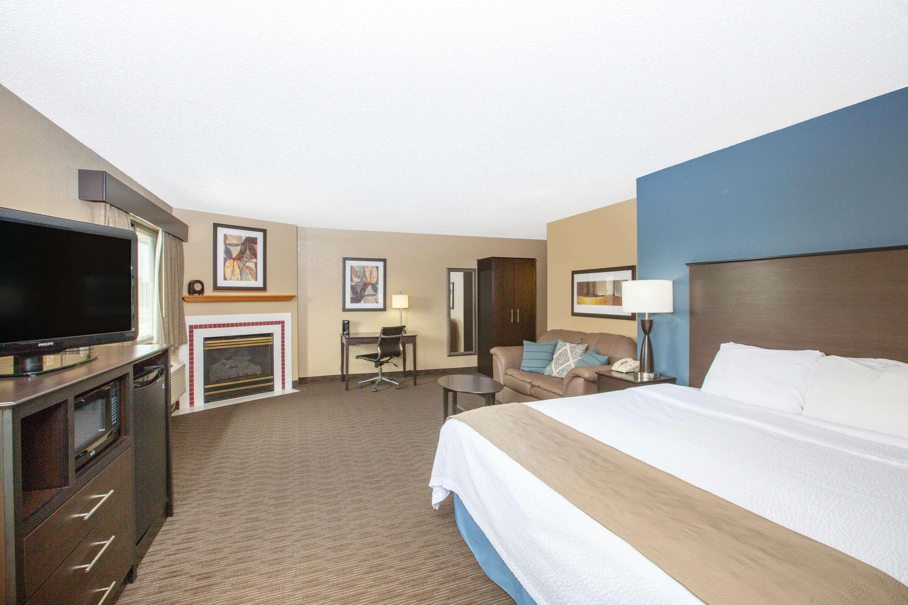 Americinn By Wyndham Clear Lake Exterior photo